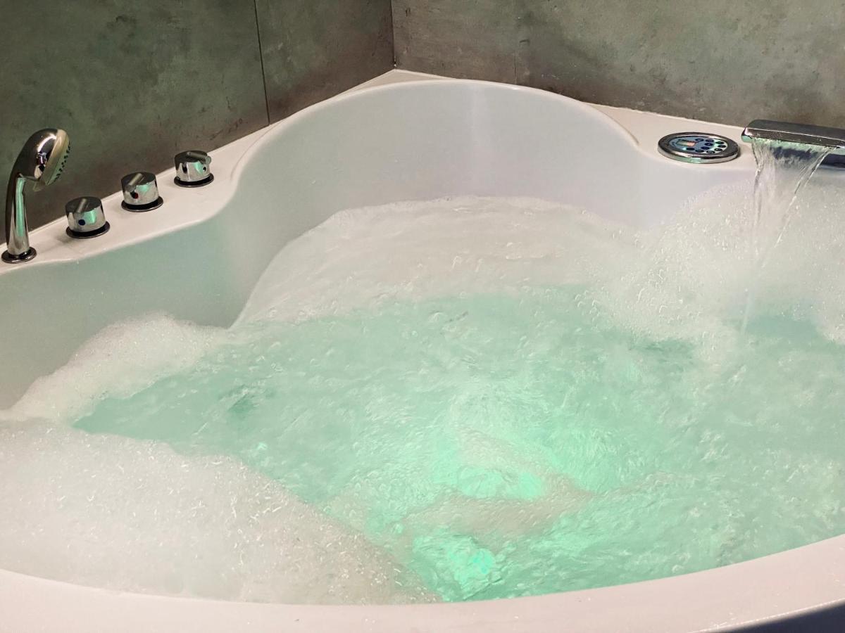 Apartment Premium Jacuzzi For Couples, Old Town Красков Екстериор снимка