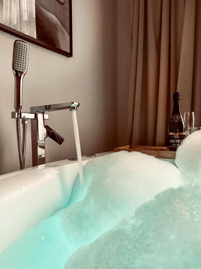Apartment Premium Jacuzzi For Couples, Old Town Красков Екстериор снимка